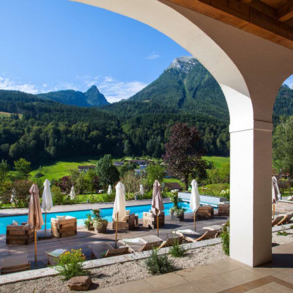 Entspannter Aufenthalt im Berghotel Rehlegg mit Blick auf die Berge
