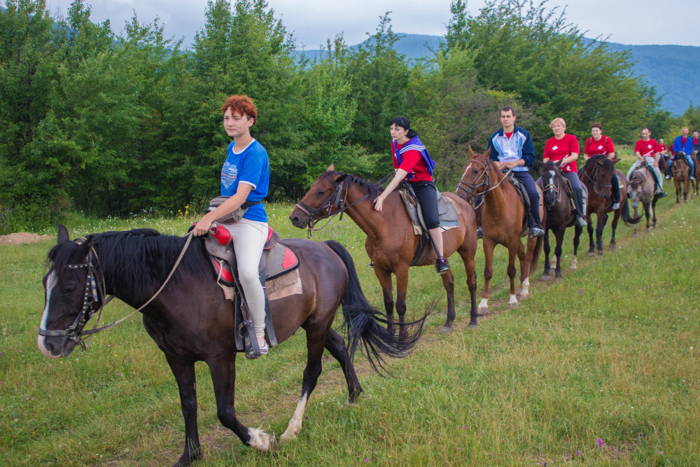 Конная прогулка – 2 часа.