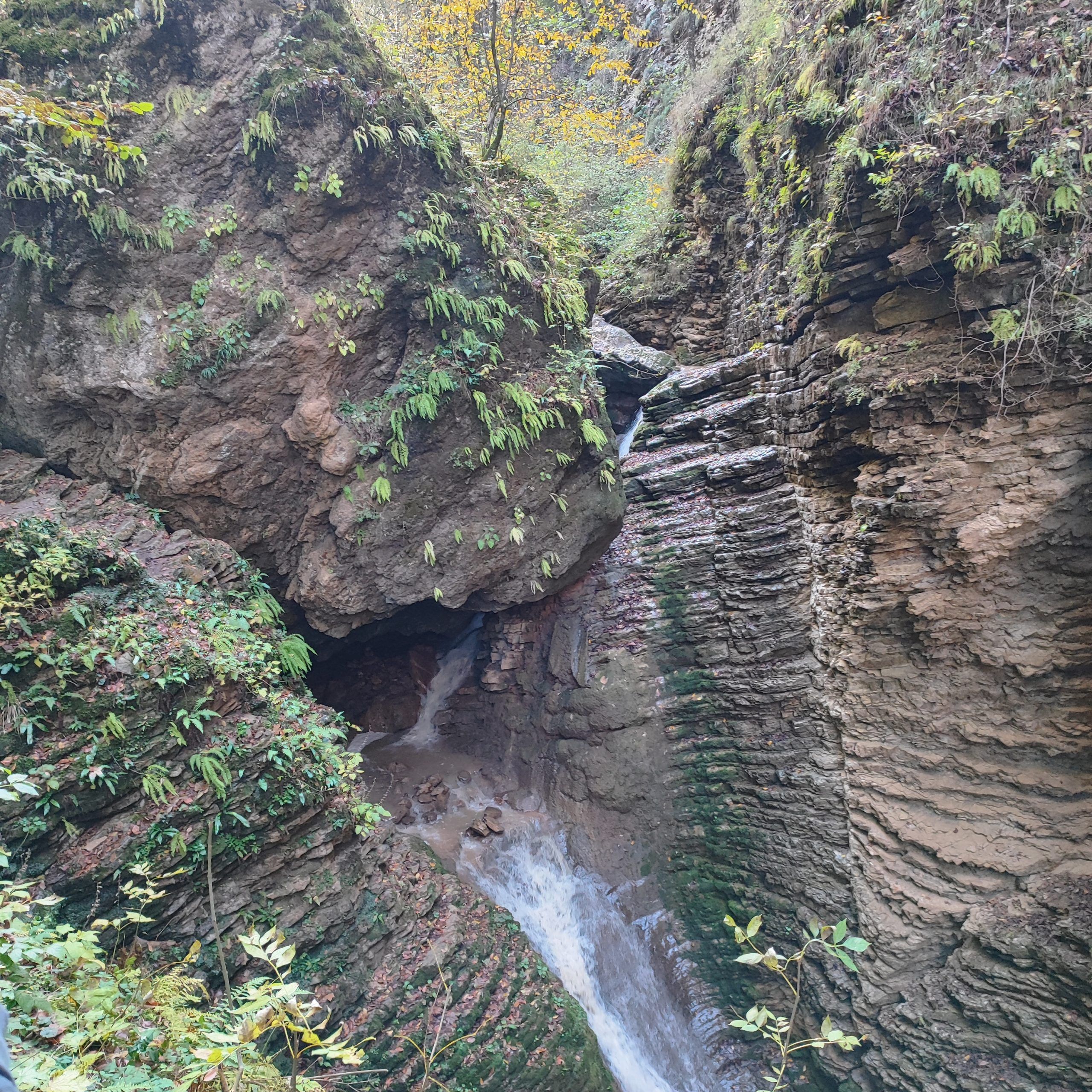 День 3. В краю скал и водопадов.